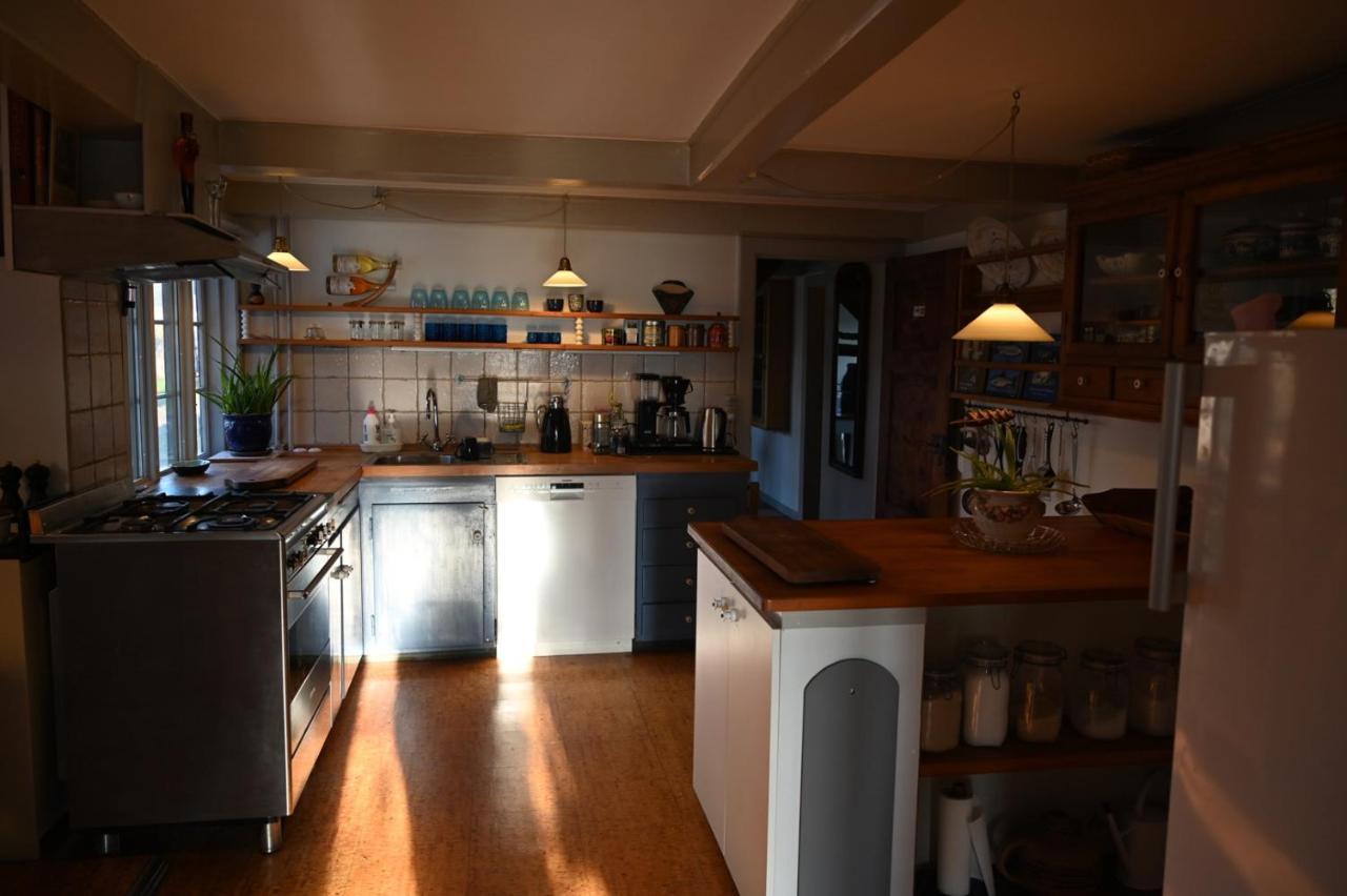 Vaerelser I Historisk Hus Med Sjael Og Atmosfaere Helsinge Exterior photo