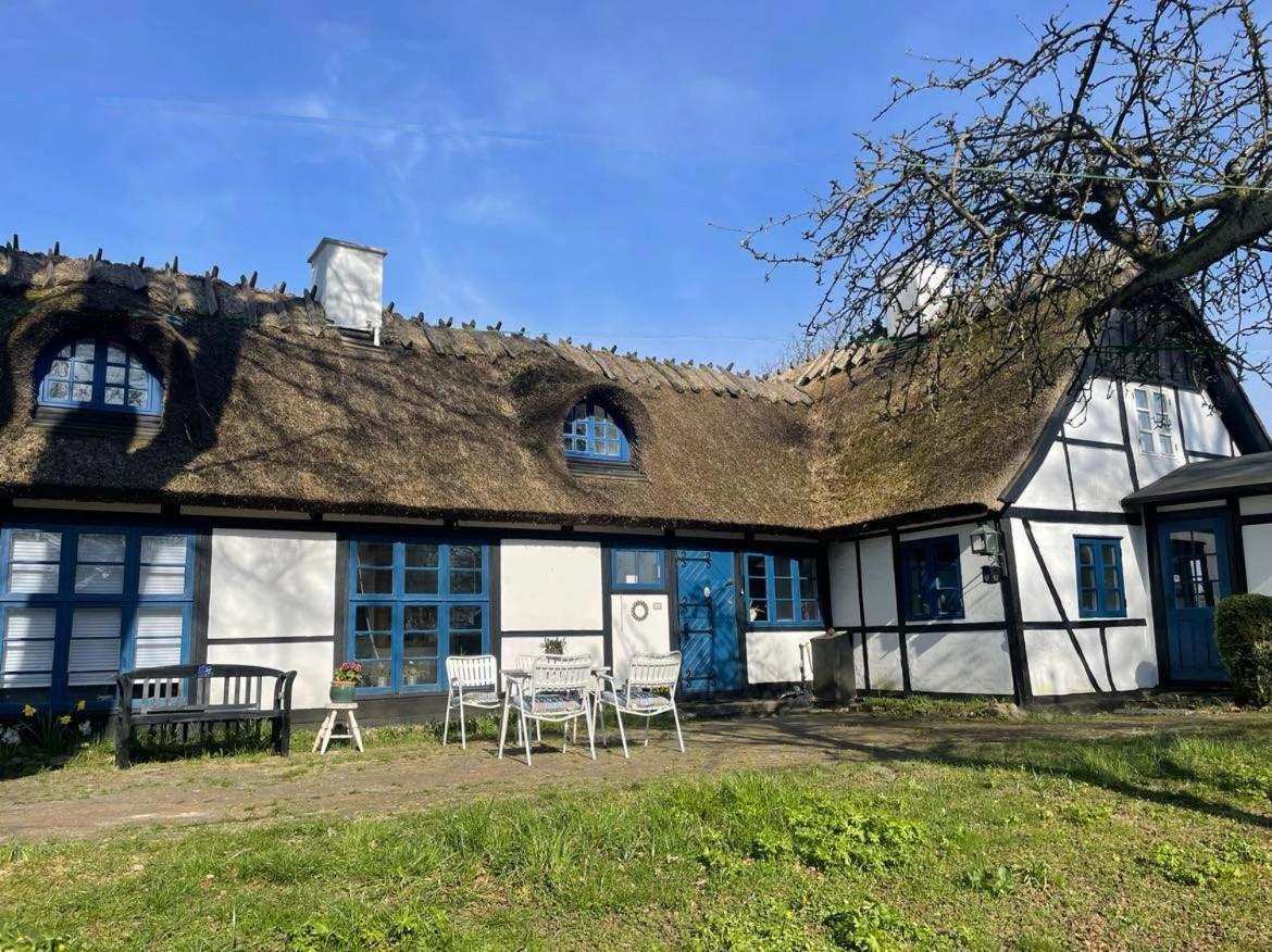 Vaerelser I Historisk Hus Med Sjael Og Atmosfaere Helsinge Exterior photo