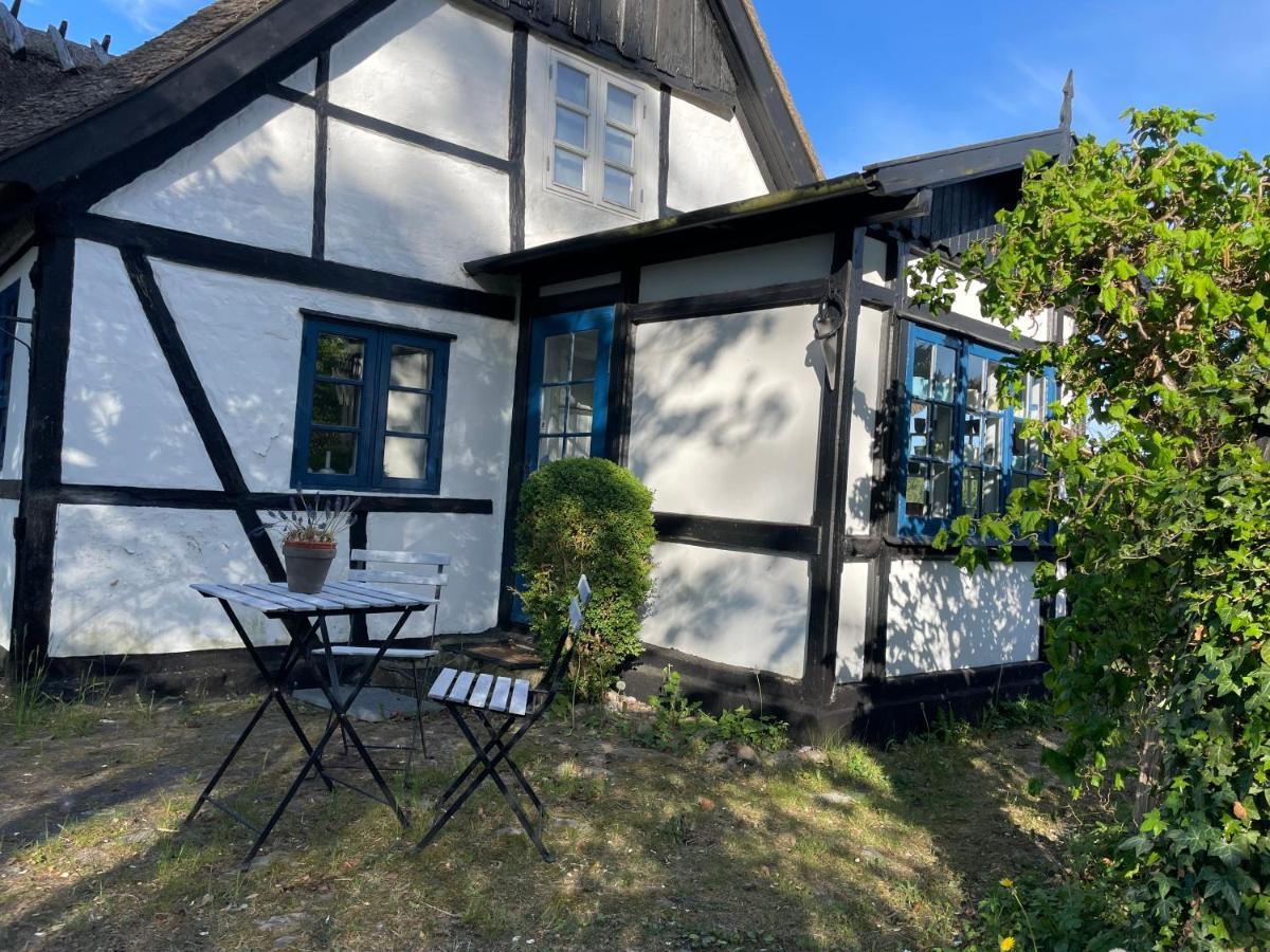Vaerelser I Historisk Hus Med Sjael Og Atmosfaere Helsinge Exterior photo