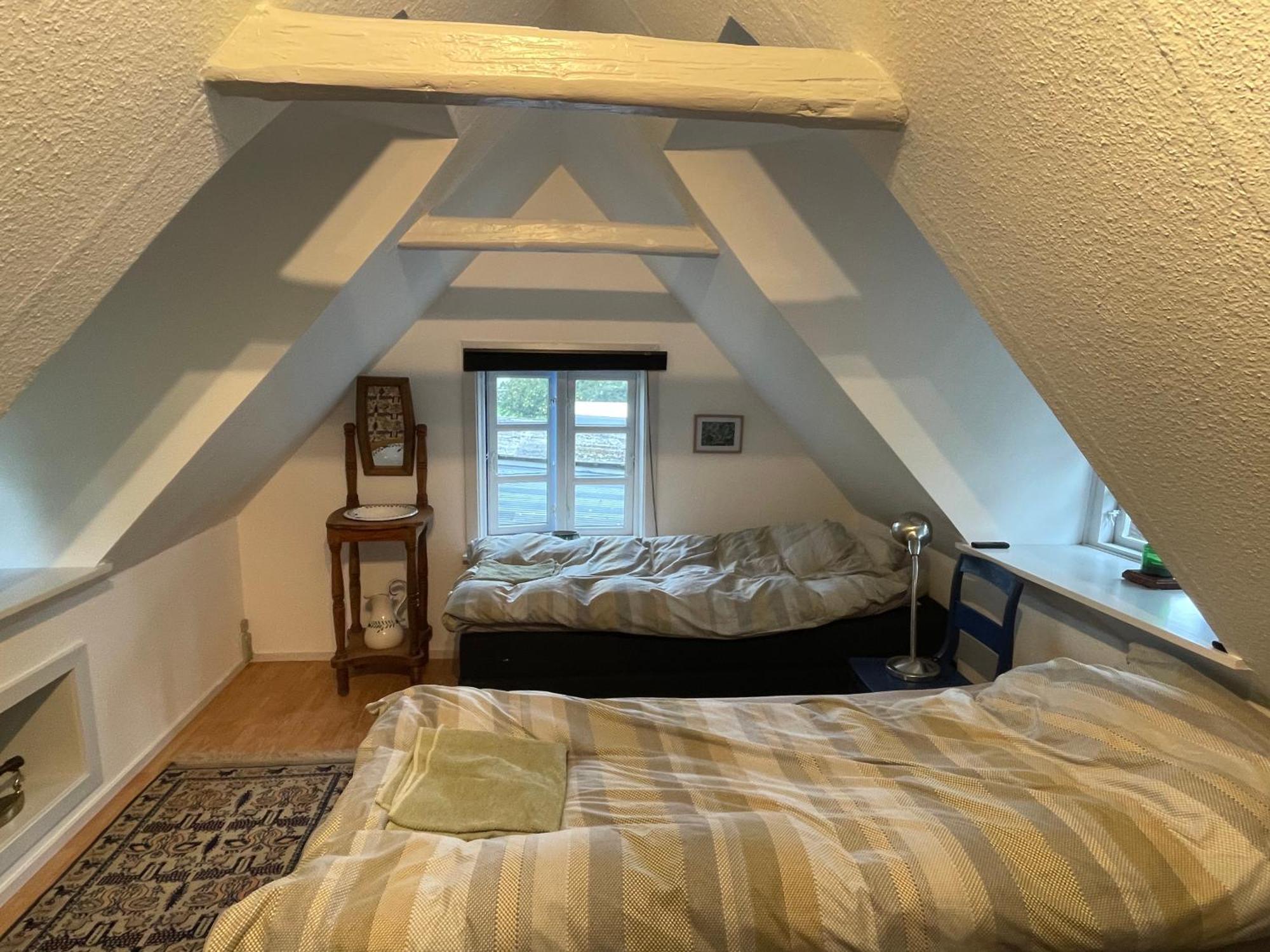 Vaerelser I Historisk Hus Med Sjael Og Atmosfaere Helsinge Exterior photo